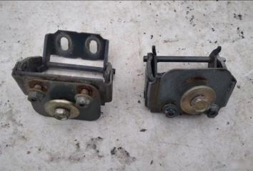 Фото запчасти петля двери багажника Ford Focus 1 1998-2004 Б/У запчасть Запчасть петля двери багажника Ford Focus 1 1998-2004