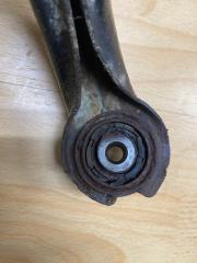 Рычаг нижний передний левый 80 B4 B4