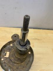 Амортизатор передний левый 80 B4 B4