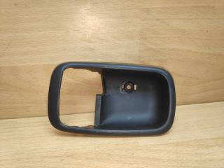 Накладка внутренней ручки двери левая Mitsubishi Lancer 9 2006