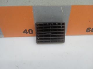 Фото запчасти дефлектор воздушный Audi 80 1988 Б/У запчасть Запчасть дефлектор воздушный Audi 80 1988