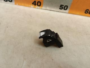 Запчасть кнопка стеклоподъемника Volkswagen Passat 2005