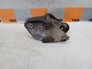 Фото запчасти кронштейн кпп Dodge Caliber 2008 Б/У запчасть Запчасть кронштейн кпп Dodge Caliber 2008