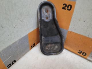 Запчасть кронштейн правый Skoda Fabia