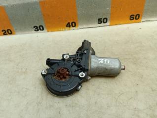 Фото запчасти моторчик стеклоподъемника задний правый Toyota RAV4 2008 Б/У запчасть Запчасть моторчик стеклоподъемника задний правый Toyota RAV4 2008