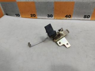 Фото запчасти ручка открывания багажника Honda CR-V 2000 Б/У запчасть Запчасть ручка открывания багажника Honda CR-V 2000