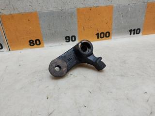 Запчасть кронштейн ролика-натяжителя Kia Magentis 2001