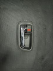 Фото запчасти ручка двери внутренняя правая Toyota Mark II 1998 Б/У запчасть Запчасть ручка двери внутренняя правая Toyota Mark II 1998