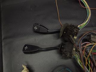 Запчасть подрулевой переключатель BMW E34