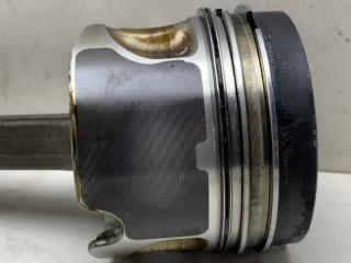 Поршень + шатун Volkswagen Passat B6 2.0 TDi