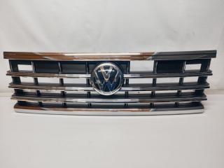 Решетка радиатора Volkswagen Touareg 3