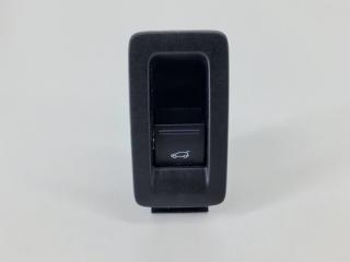 Кнопка открывания багажника Volkswagen Touareg 2 Б/У Кнопка открывания багажника Volkswagen Touareg 2