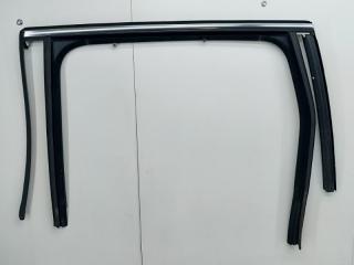 Уплотнитель стекла задний левый Volkswagen Touareg