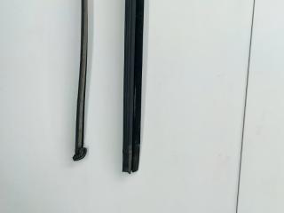 Уплотнитель стекла задний левый Volkswagen Touareg 2 NF 4.2