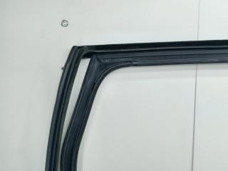Уплотнитель стекла задний левый Touareg 2 NF 4.2