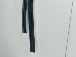 Уплотнитель стекла задний левый Touareg 2 NF 4.2