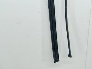 Уплотнитель стекла задний левый Touareg 2 NF 4.2