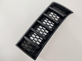 Накладка бампера передняя правая Toyota Tundra