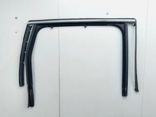 Уплотнитель стекла задний правый Volkswagen Touareg 2 2013