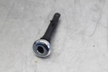 Запчасть направляющая подголовника Jaguar XJ