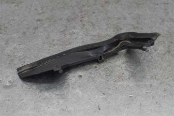 Запчасть уголок жабо правый Citroen С4 2013