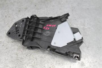 Запчасть кронштейн замка двери зл Volvo S60 2012