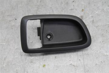 Запчасть накладка ручки внутренней Mazda 3 2006