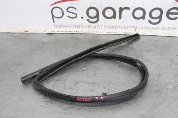 Запчасть уплотнитель стекла двери зл Opel Astra 2006