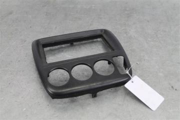 Запчасть рамка магнитолы Honda C-RV 1998