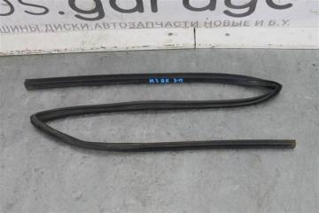 Запчасть уплотнитель стекла двери зп Mazda 3 2006