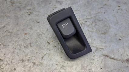 Фото запчасти кнопка открывания багажника Audi A6 контрактная запчасть Запчасть кнопка открывания багажника Audi A6