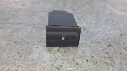 Запчасть кнопка открывания лючка бензобака Skoda Octavia 2008