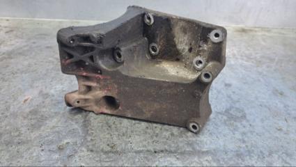 Фото запчасти кронштейн Ford Focus 2008 Б/У запчасть Запчасть кронштейн Ford Focus 2008