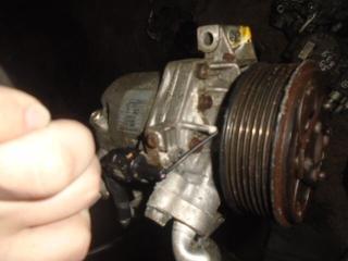 Компрессор кондиционера NISSAN LATIO N17 HR12 926001HC1A 3 ракурс