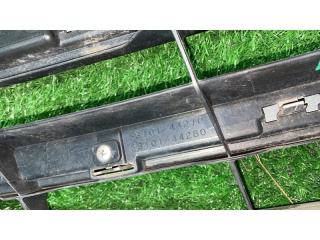 Решетка радиатора TOYOTA ISIS ANM10 2MOD 5 ракурс