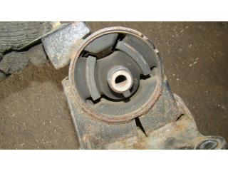 Подушка акпп NISSAN X-TRAIL NT30 2 ракурс