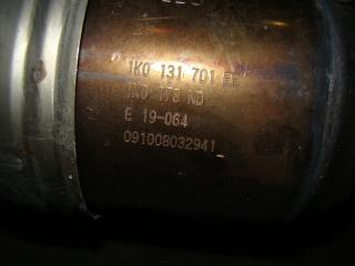 Катализатор VOLKSWAGEN GOLF 1K CAV E19064 3 ракурс