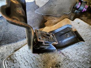Подушка акпп TOYOTA LITE ACE KR52 4 ракурс