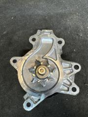 Помпа водяная TOYOTA VOXY ZRR85 3ZR 3 ракурс Помпа водяная TOYOTA VOXY ZRR85 3ZR 3 ракурс