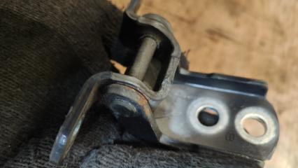 Петля дверная правая передняя NISSAN ELGRAND E52 5 ракурс