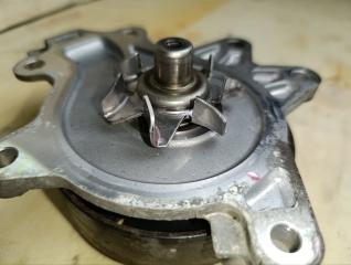 Помпа TOYOTA VOXY ZRR80 3ZR 4 ракурс