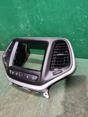 Консоль магнитофона JEEP CHEROKEE KL EHB 1WP091SAAD 3 ракурс Консоль магнитофона JEEP CHEROKEE KL EHB 1WP091SAAD 3 ракурс