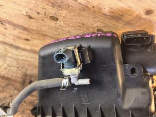 Корпус воздушного фильтра TOYOTA PROBOX NCP51 1NZ 3 ракурс