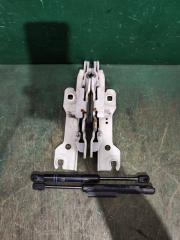 Петля капота BMW 1-SERIES F20 B47D20A 7336700 5 ракурс Петля капота BMW 1-SERIES F20 B47D20A 7336700 5 ракурс
