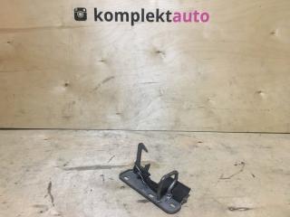 Запчасть замок на капот Volkswagen Golf 5 2003-2009