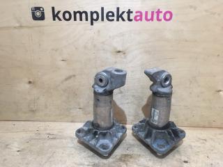 Запчасть кронштейн бампера передний Audi A4