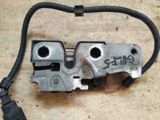 Запчасть замок капота Volkswagen Golf 5 2001-2004