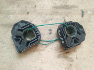 Запчасть подушка крепления радиатора Volkswagen Golf 5 2003-2009