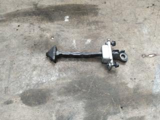 Запчасть ограничитель двери передний правый Mazda 3 2008-2013