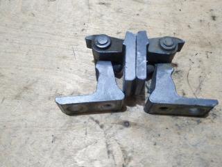 Запчасть петля двери Skoda Octavia 2013-2017